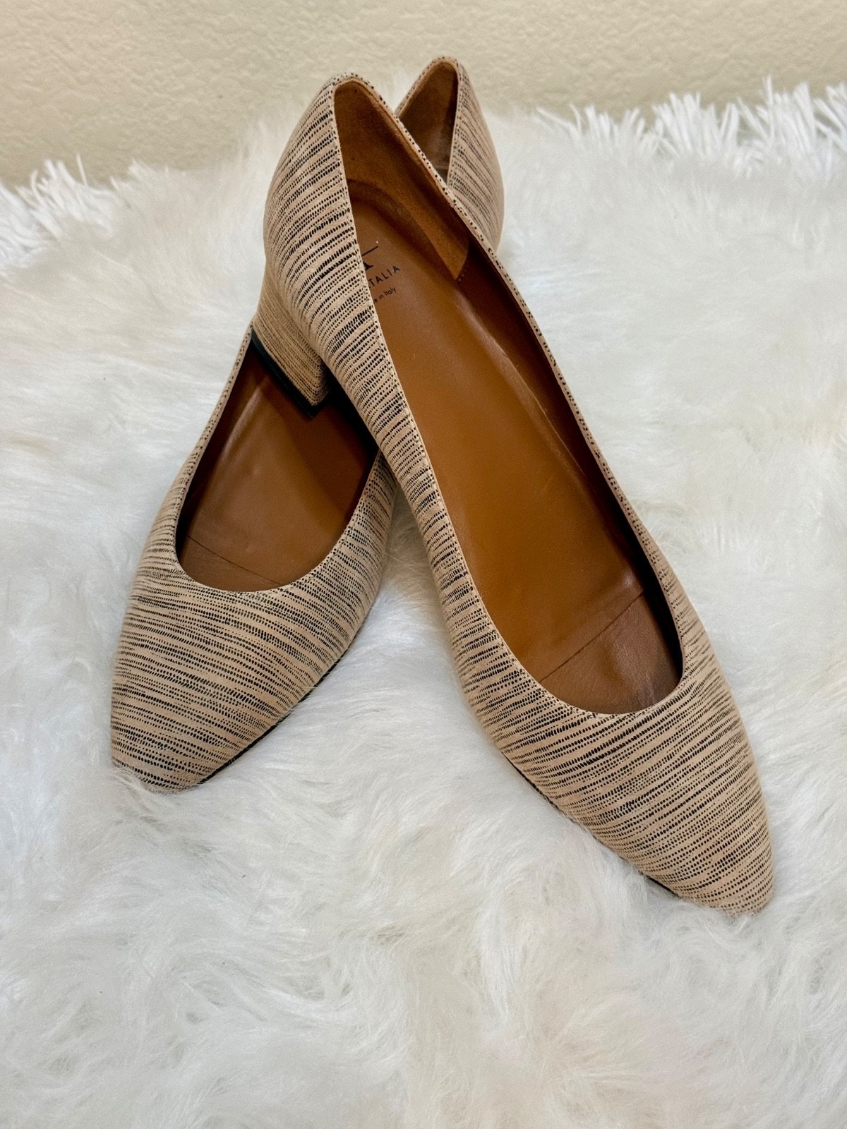 Aquatalia Pasha Pump Beige Suede Almond Toe Block Heel Women’s Size 10